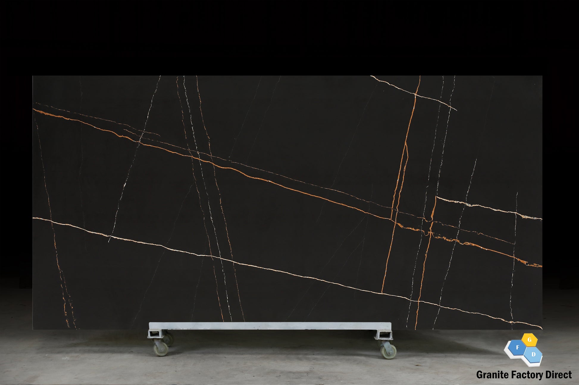 Calacatta Black Quartz GFD118 Countertop Prefab and Slab for sale